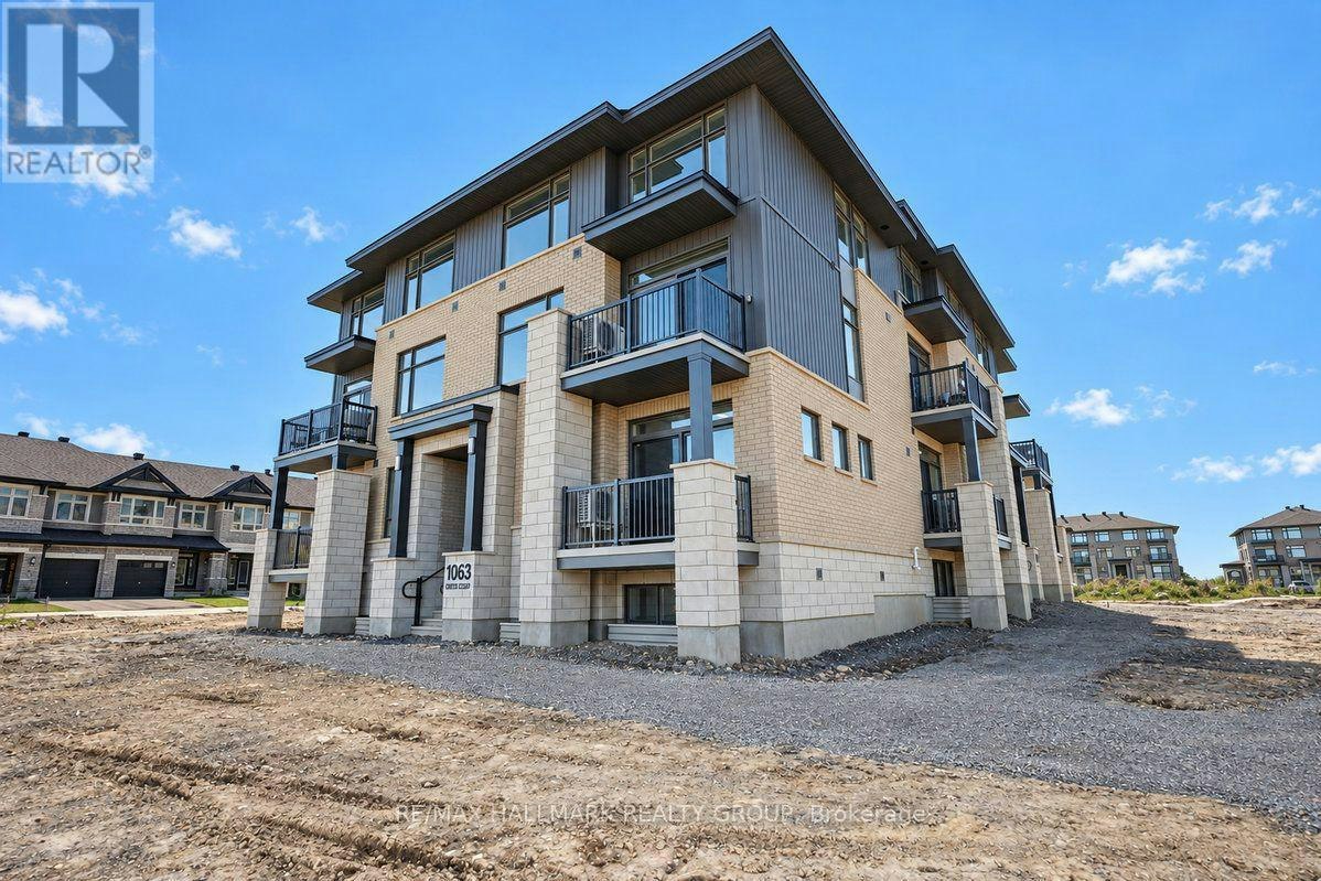 1063 Cedar Creek Dr Drive, Ottawa, ON, K1X 0G3 - 3