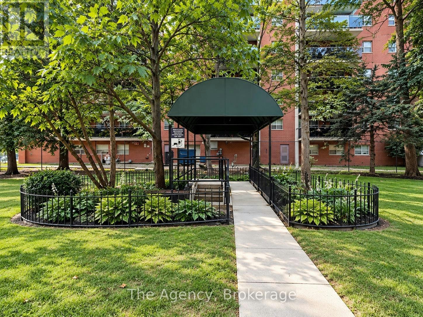 905-45 Paisley Boulevard W, Mississauga, ON, L5B 1E4 5