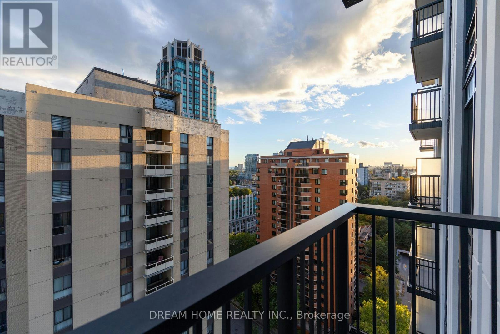 2002-91 Montclair Avenue, Toronto, ON, M5P 0B1 - 32