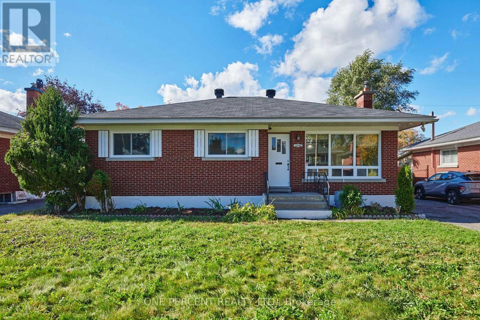 1240 Field Street, Ottawa, ON, K2C 2R2