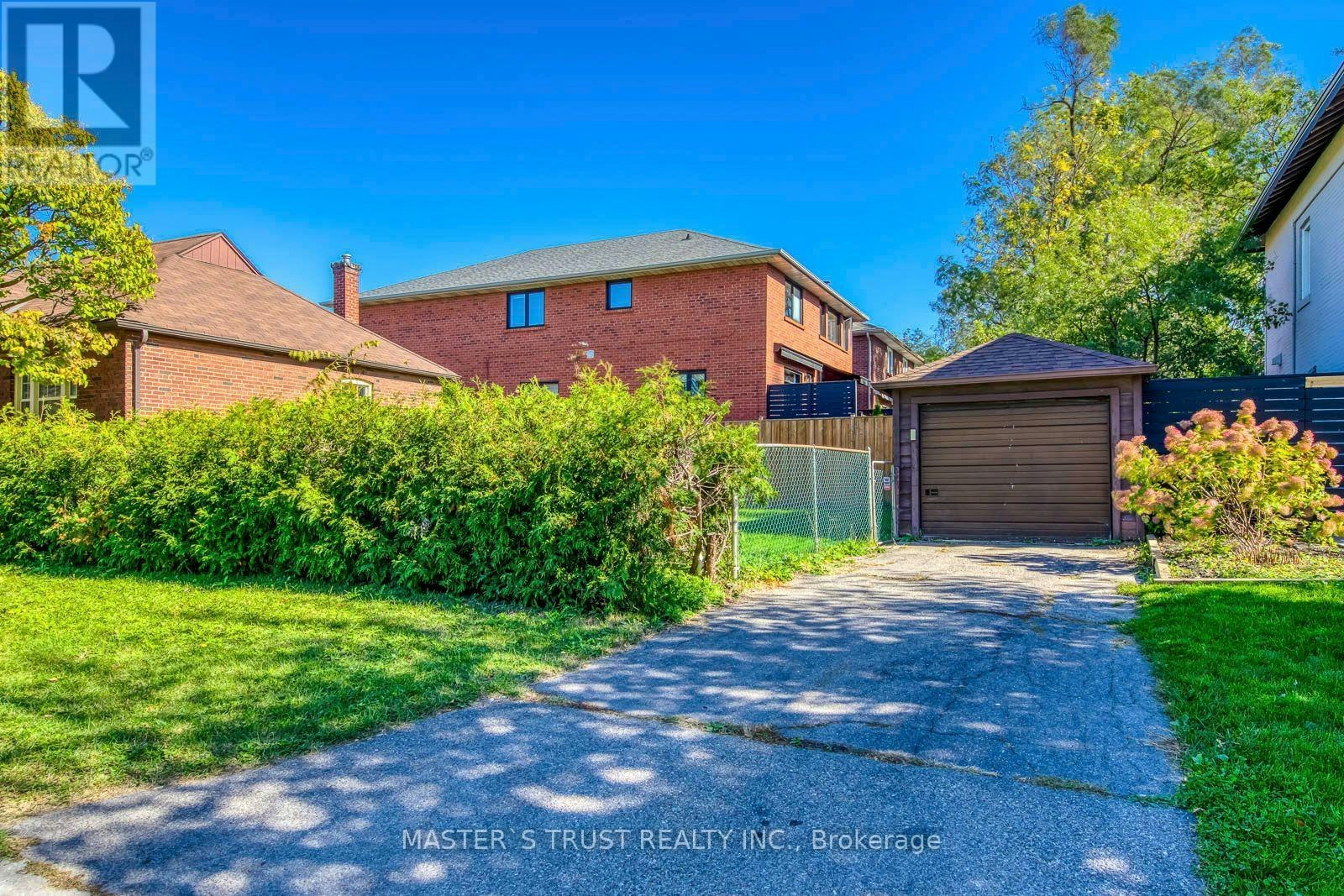 389 Lawrence Avenue W, Toronto, ON, M5M 1B9 - 4