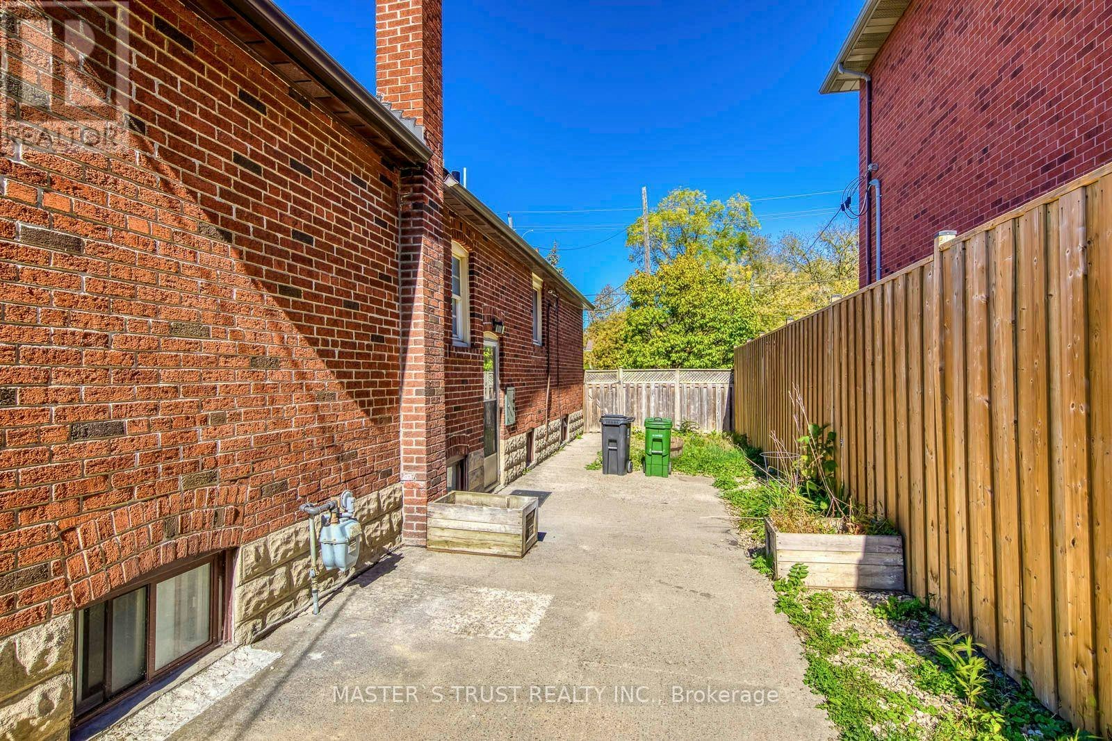 389 Lawrence Avenue W, Toronto, ON, M5M 1B9 - 36