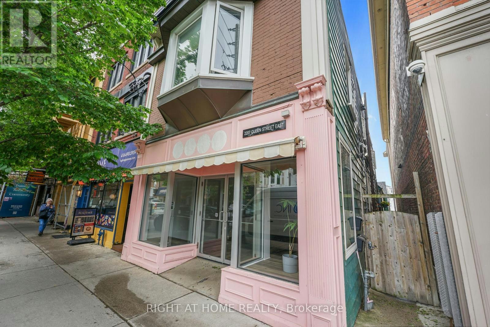 2-2207 Queen Street E, Toronto, ON, M4E 1E8