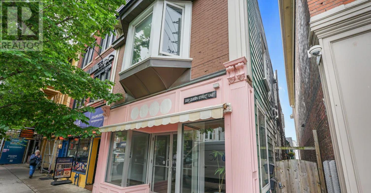 2-2207 Queen Street E, Toronto, ON, M4E 1E8