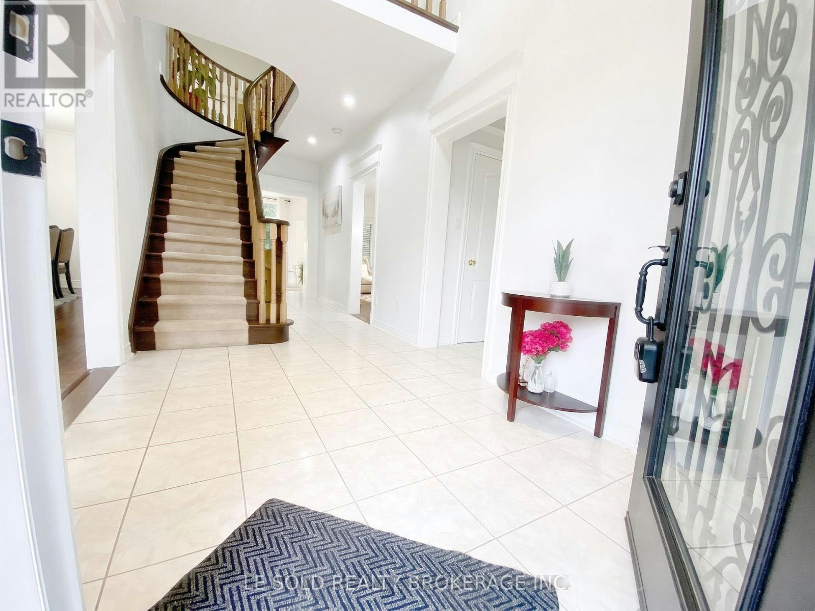 76 Larratt Lane, Richmond Hill, ON, L4C 0E2 3