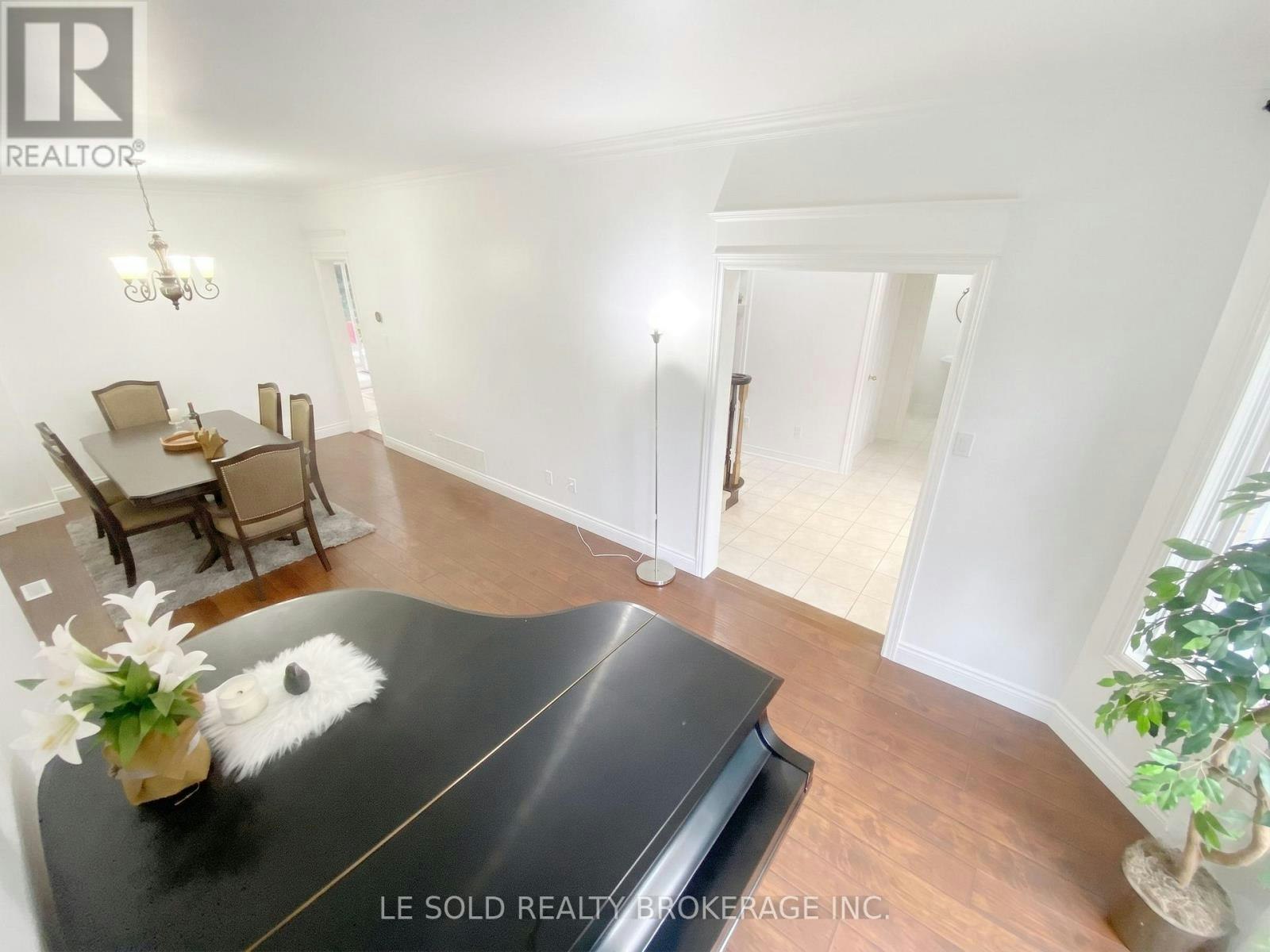 76 Larratt Lane, Richmond Hill, ON, L4C 0E2 5
