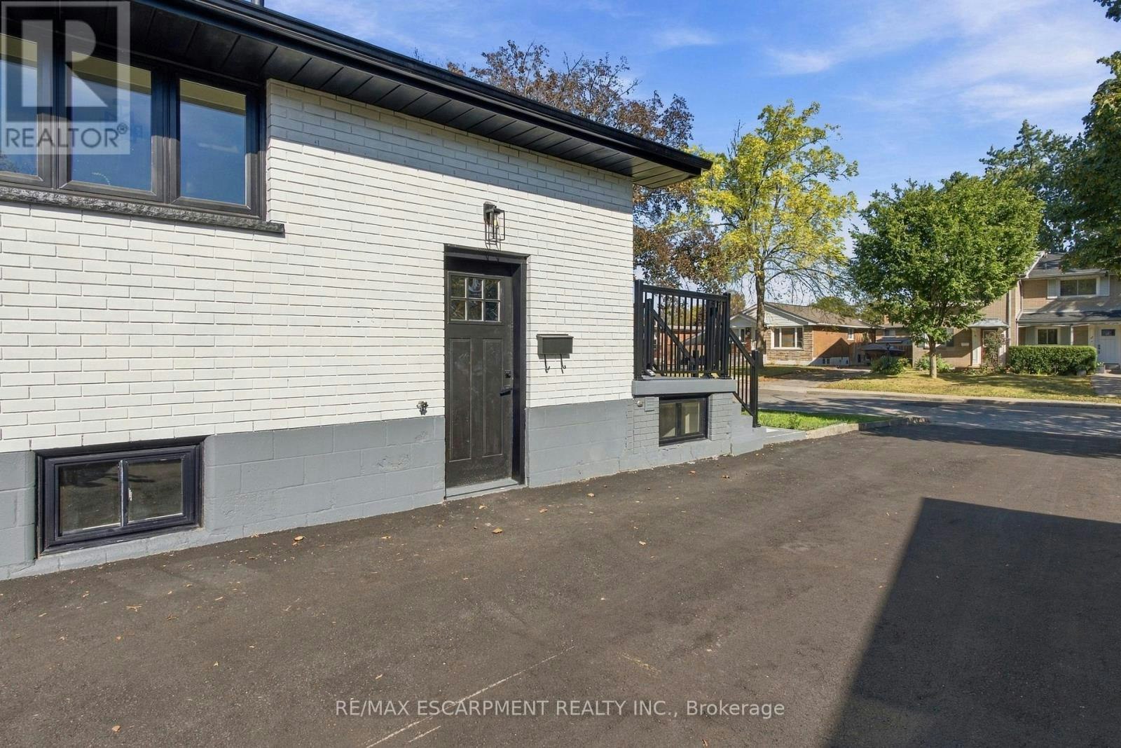 LOWER-46 Bobolink Road, Hamilton, ON, L9A 2P4 2