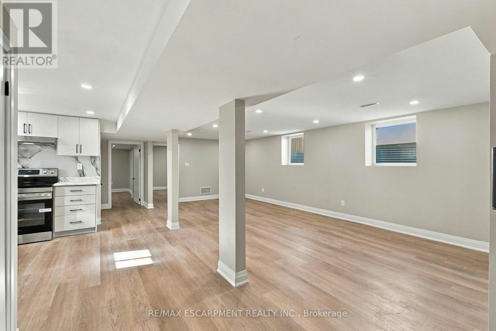 LOWER-46 Bobolink Road, Hamilton, ON, L9A 2P4 5