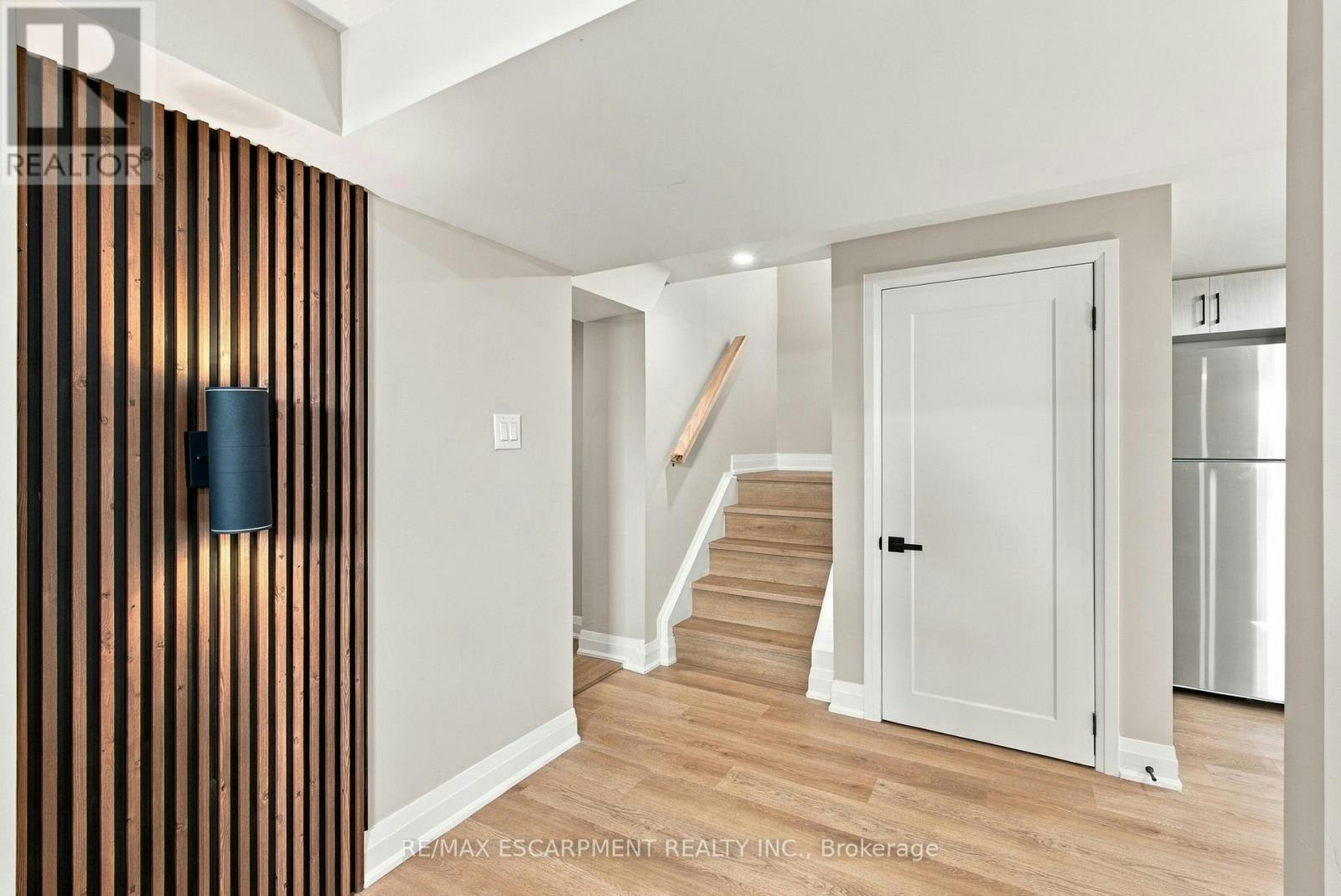 LOWER-46 Bobolink Road, Hamilton, ON, L9A 2P4 4