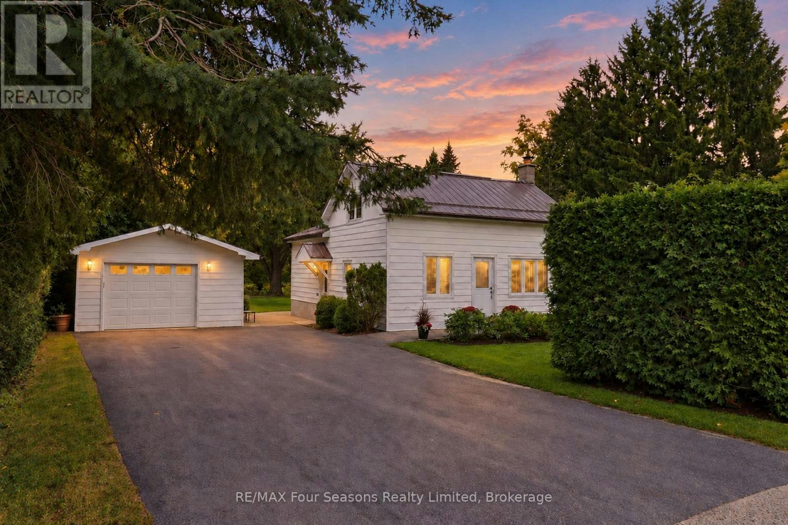 12 Lavender Hill Road, Clearview, ON, L0M 1G0