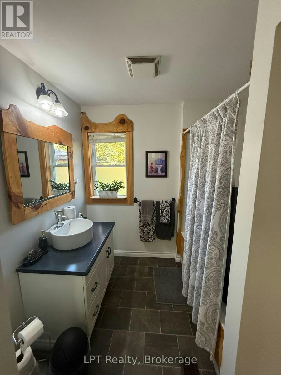 22 Third Street N, Prince Edward County, ON, K0K 2T0 - 11