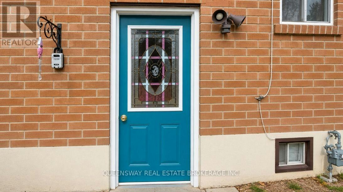 147 Bonham Boulevard, Mississauga, ON, L5M 1C9 2
