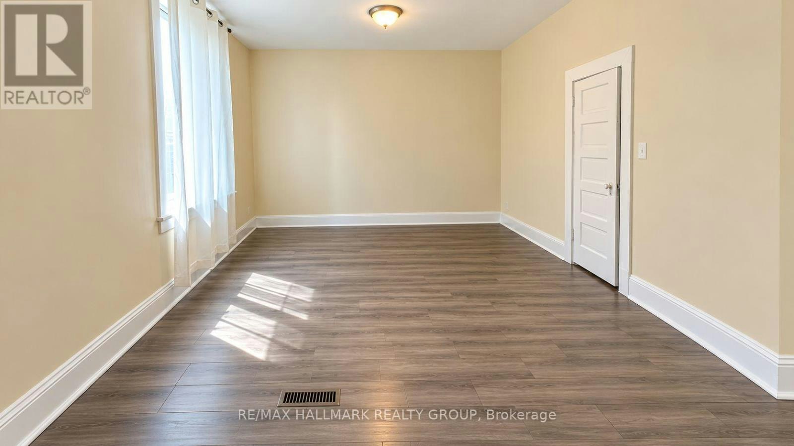 3-94 Fairmont Avenue, Ottawa, ON, K1Y 1X5 3