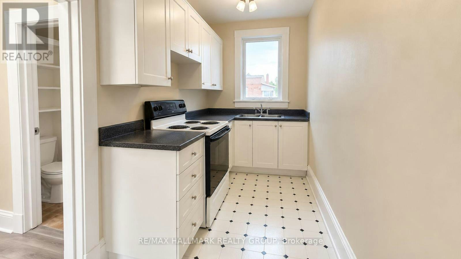 3-94 Fairmont Avenue, Ottawa, ON, K1Y 1X5 5