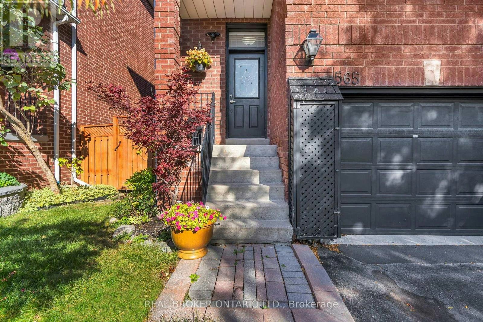 565 Bondi Avenue, Newmarket, ON, L3Y 8R5 - 4