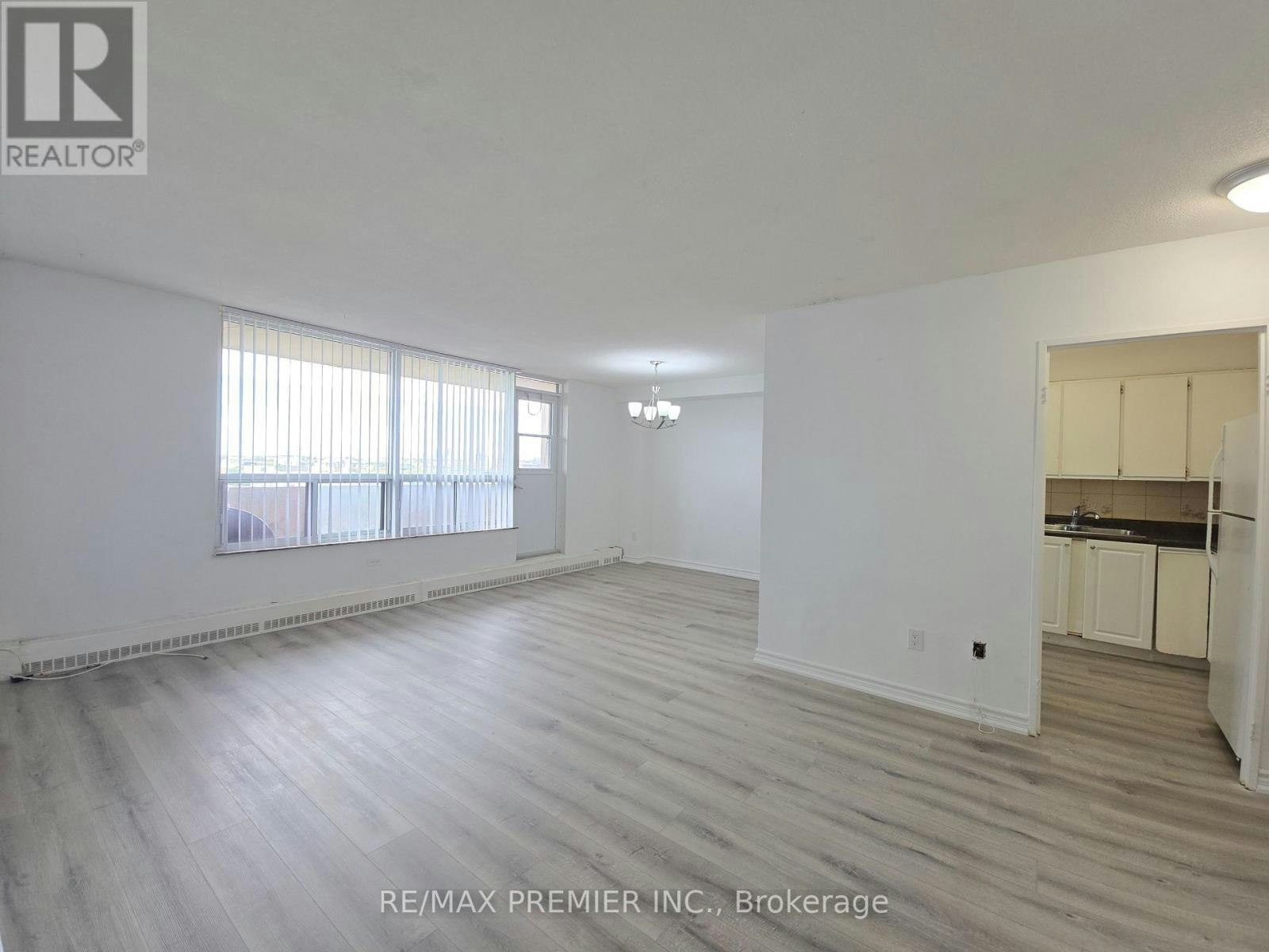 3390 Weston Road, Toronto, ON, M9M 2X3 - 8