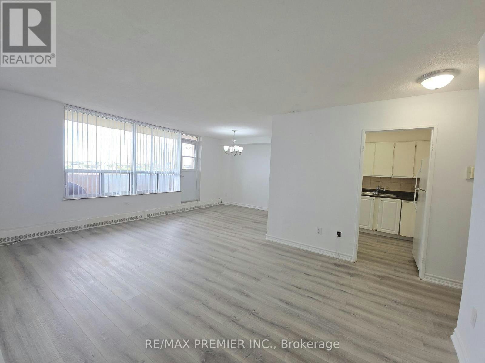 3390 Weston Road, Toronto, ON, M9M 2X3 - 9