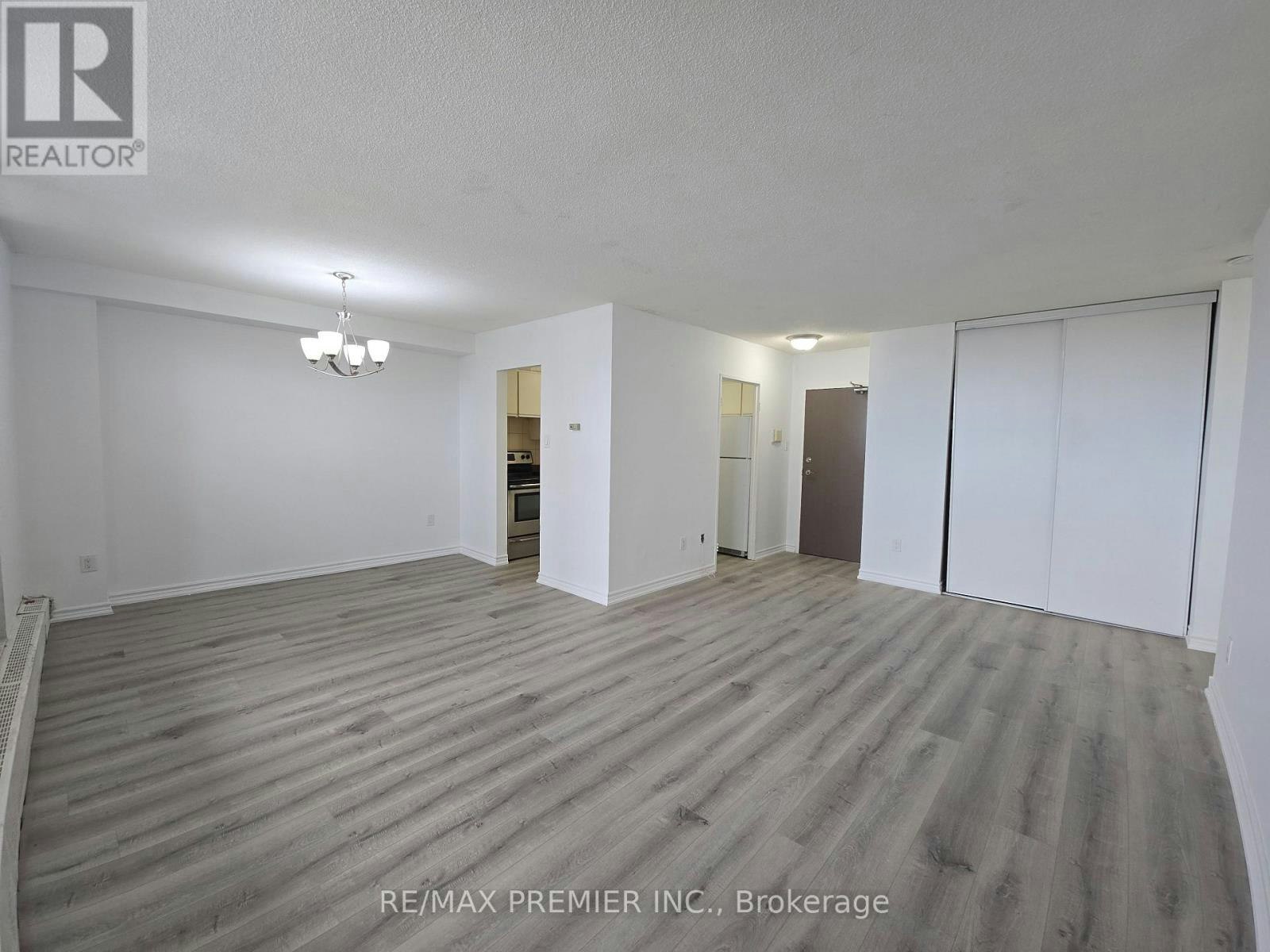 3390 Weston Road, Toronto, ON, M9M 2X3 - 4
