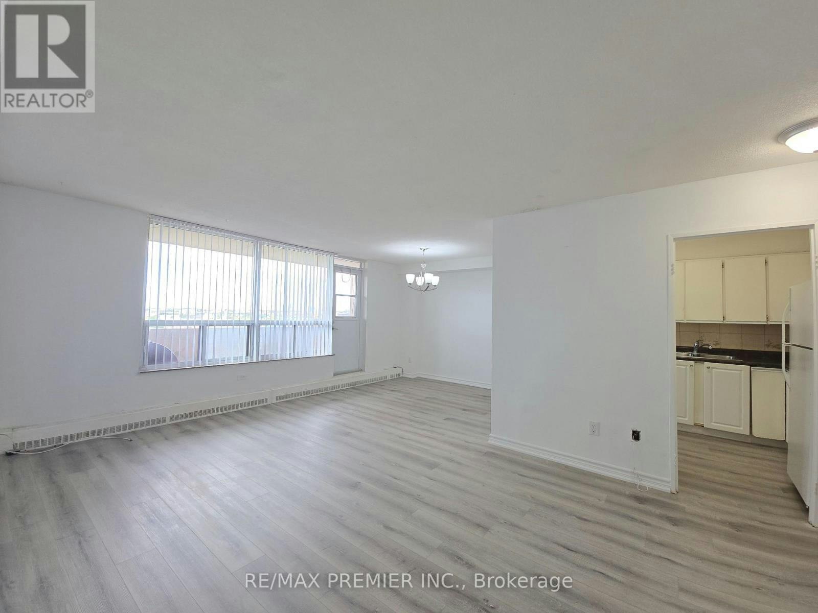 3390 Weston Road, Toronto, ON, M9M 2X3 - 3