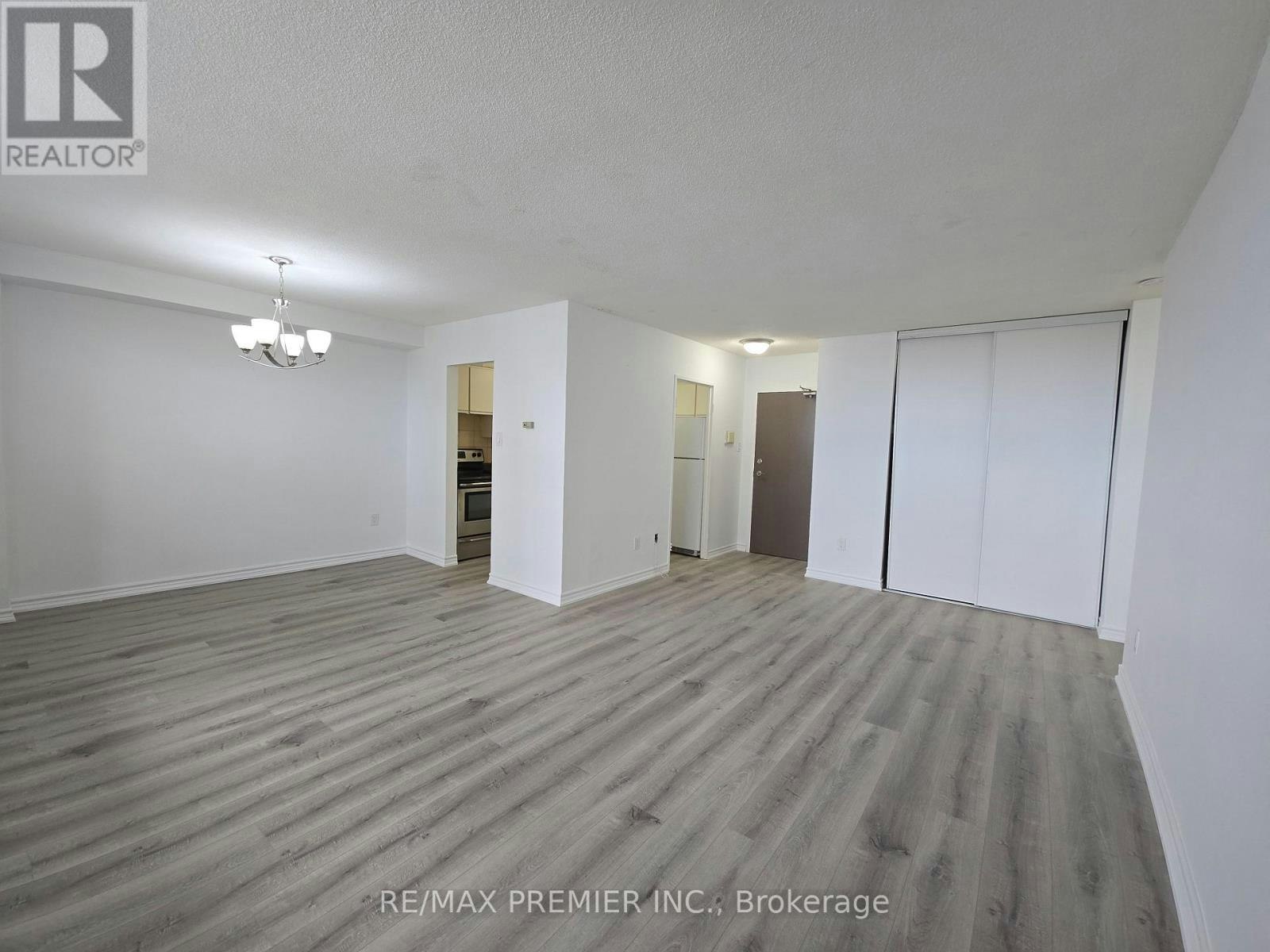3390 Weston Road, Toronto, ON, M9M 2X3 - 5