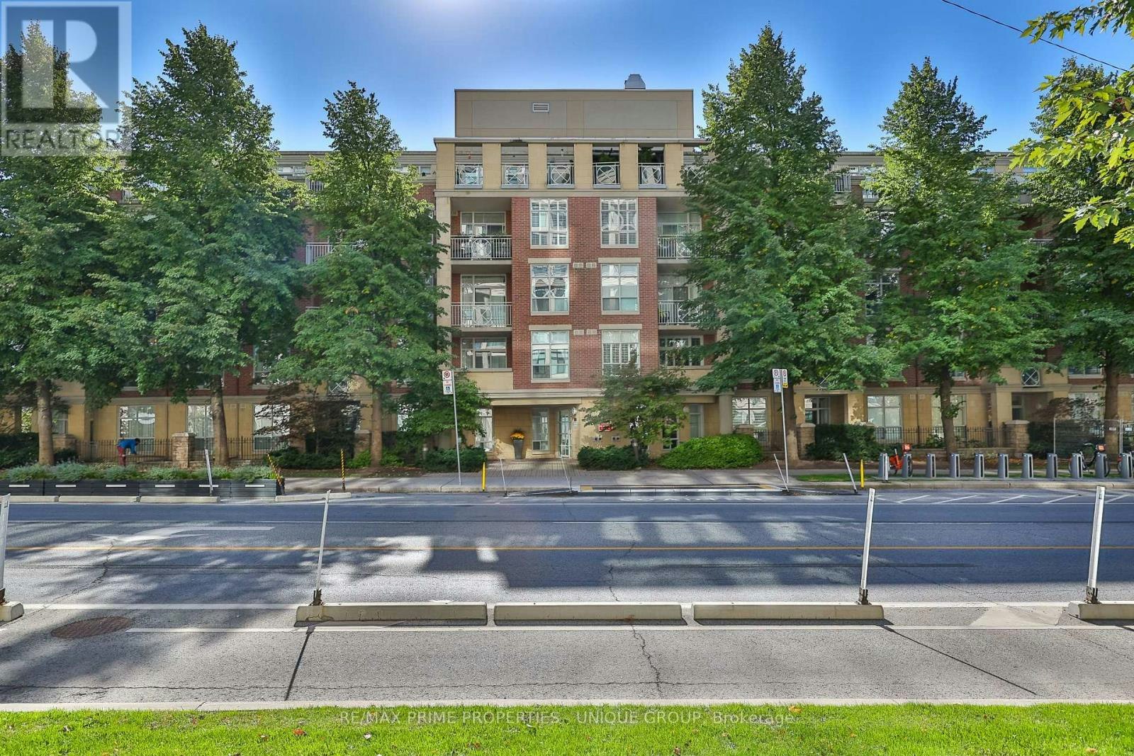 202-2511 Bloor Street W, Toronto, ON, M6S 5A6