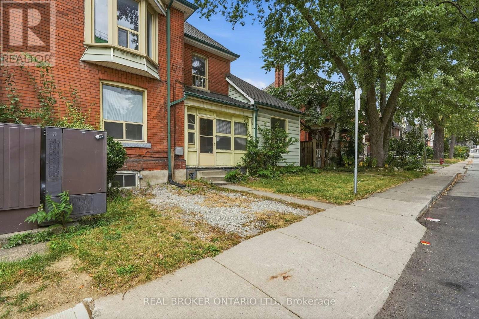 418 Main Street W, Hamilton, ON, L8P 1K6 2