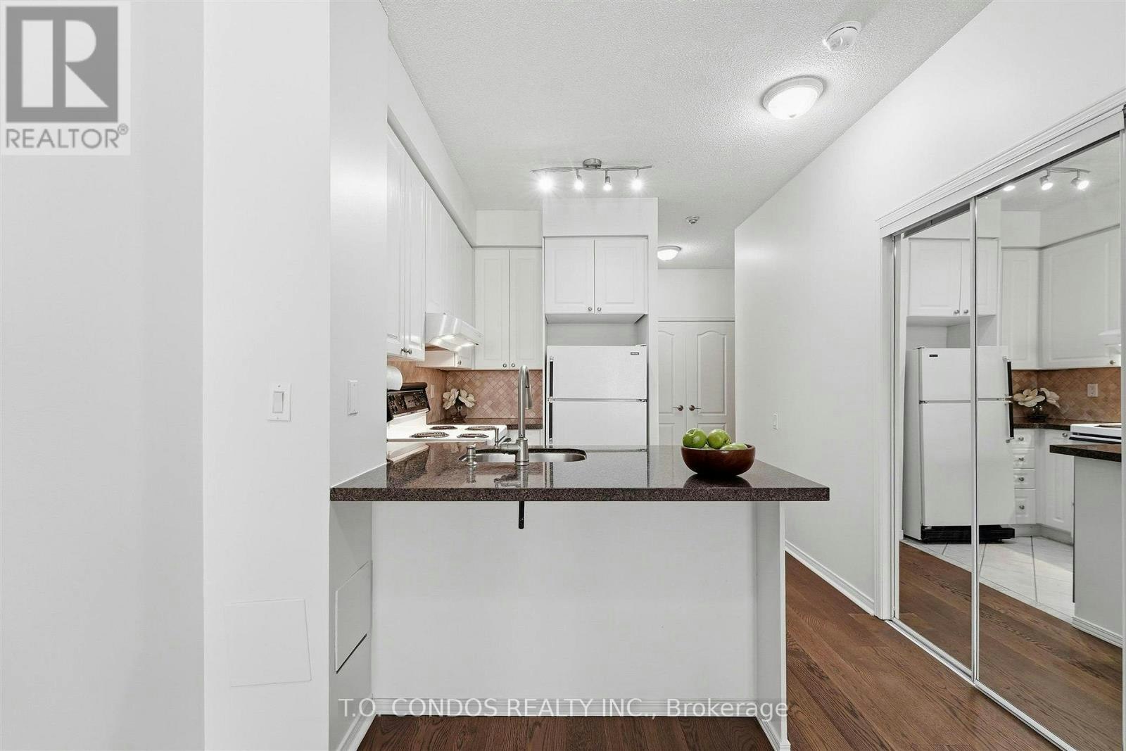 304-555 Yonge Street, Toronto, ON, M4Y 3A6 - 13