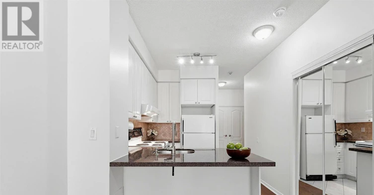 304-555 Yonge Street, Toronto, ON, M4Y 3A6 - 13
