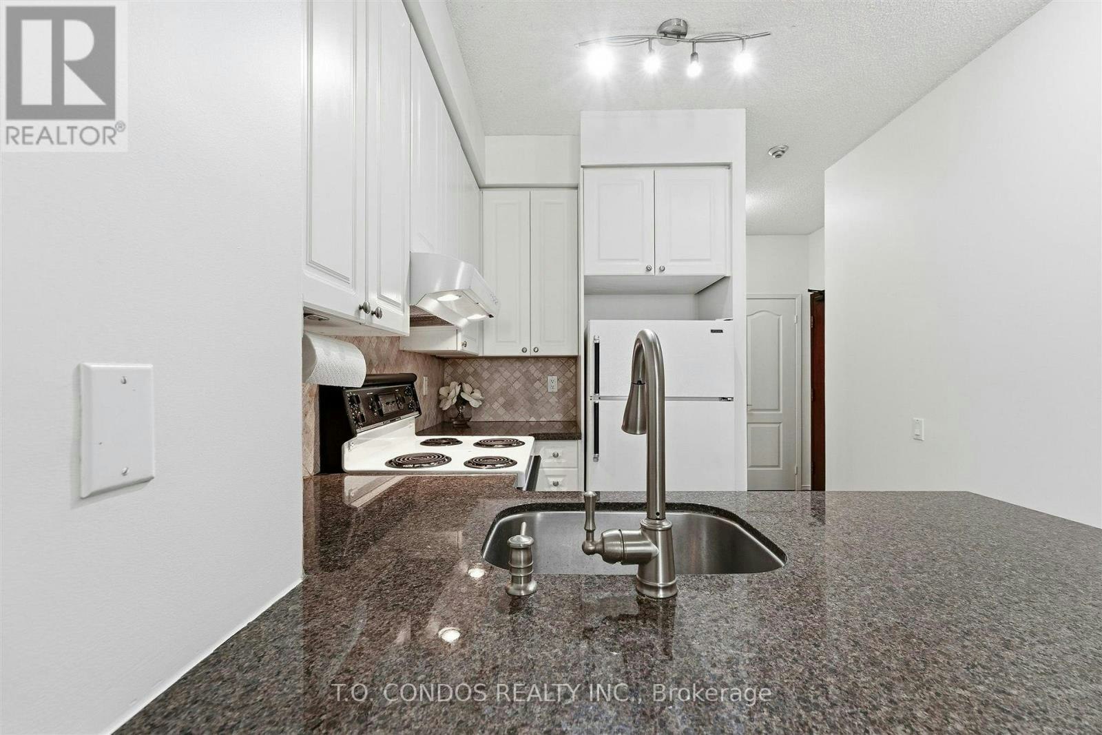 304-555 Yonge Street, Toronto, ON, M4Y 3A6 - 12