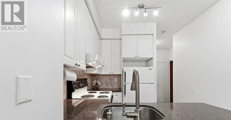 304-555 Yonge Street, Toronto, ON, M4Y 3A6 - 12