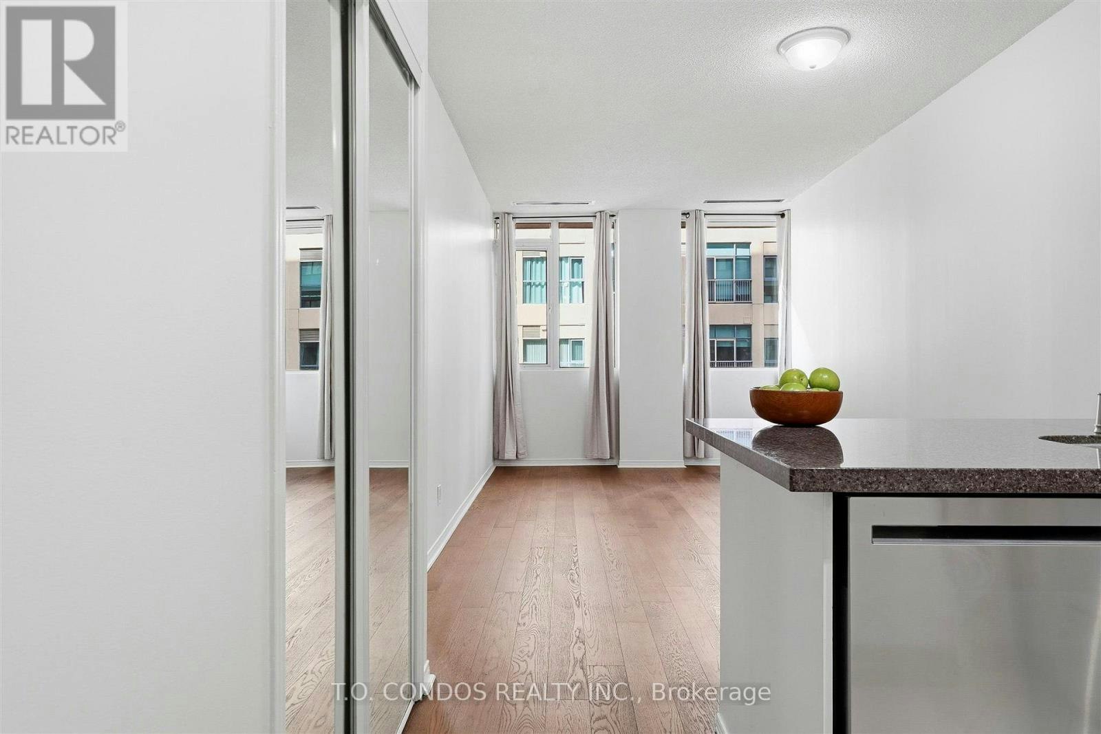 304-555 Yonge Street, Toronto, ON, M4Y 3A6 - 9