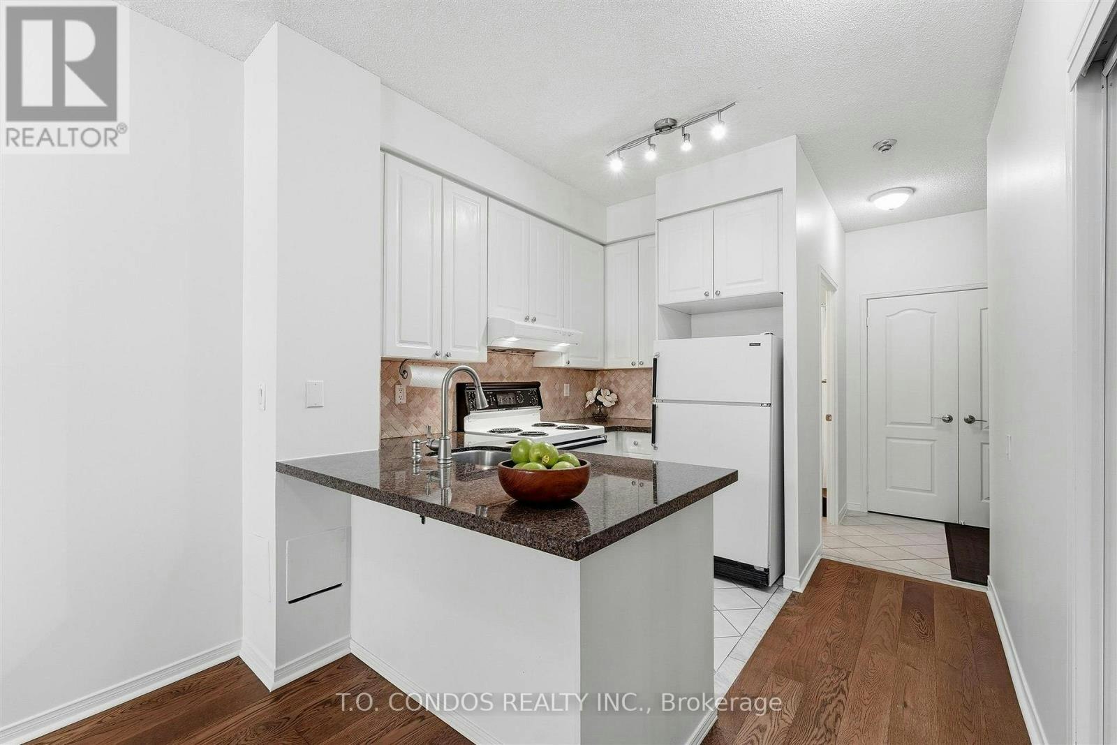 304-555 Yonge Street, Toronto, ON, M4Y 3A6 - 11