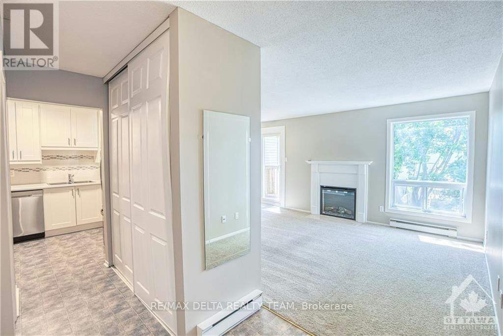 6-160 Fenerty Court, Ottawa, ON, K2L 3A7 2