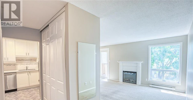 6-160 Fenerty Court, Ottawa, ON, K2L 3A7 - 2