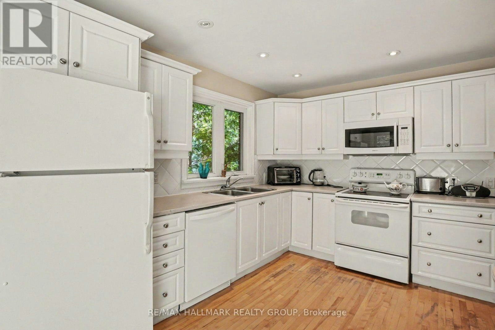 2-657 Golden Avenue, Ottawa, ON, K2A 2G3 - 8