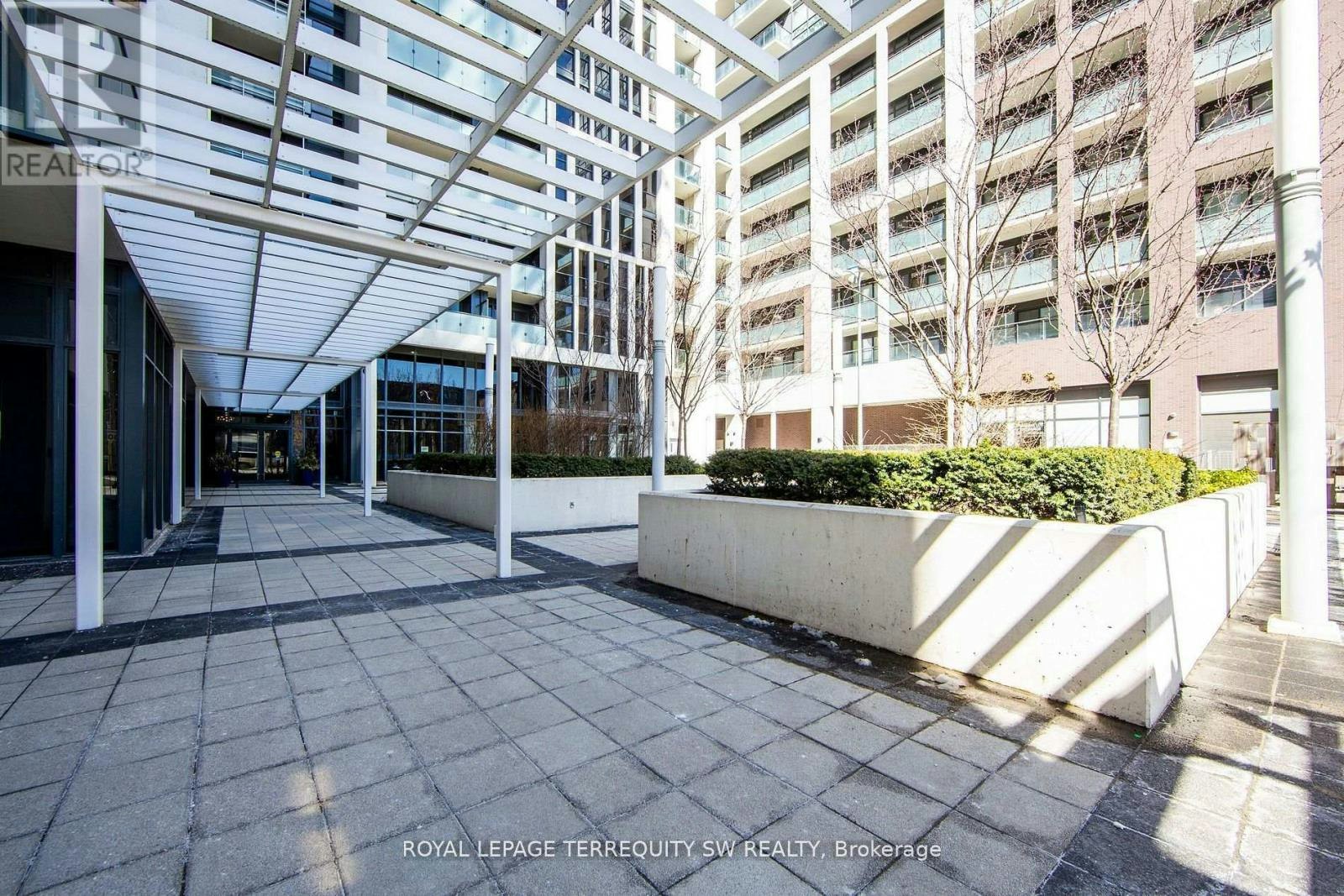 807-400 Adelaide Street E, Toronto, ON, M5A 4S3 3