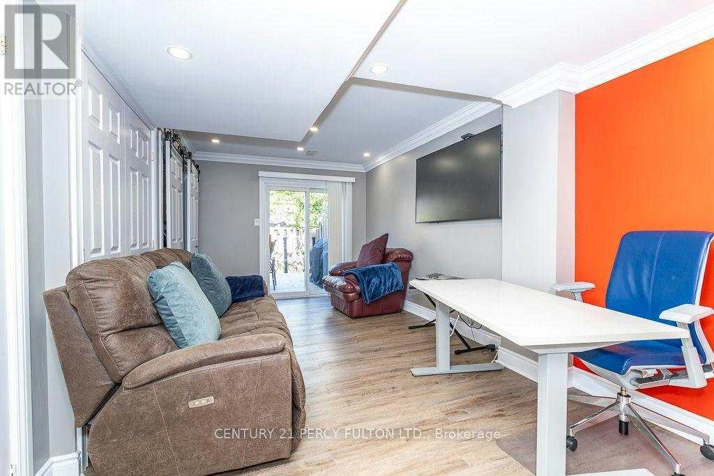 28 Rumi Crescent, Toronto, ON, M4A 2X6 - 9