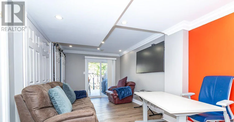 28 Rumi Crescent, Toronto, ON, M4A 2X6 - 9