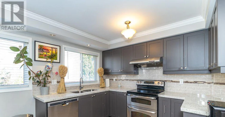 28 Rumi Crescent, Toronto, ON, M4A 2X6 - 15