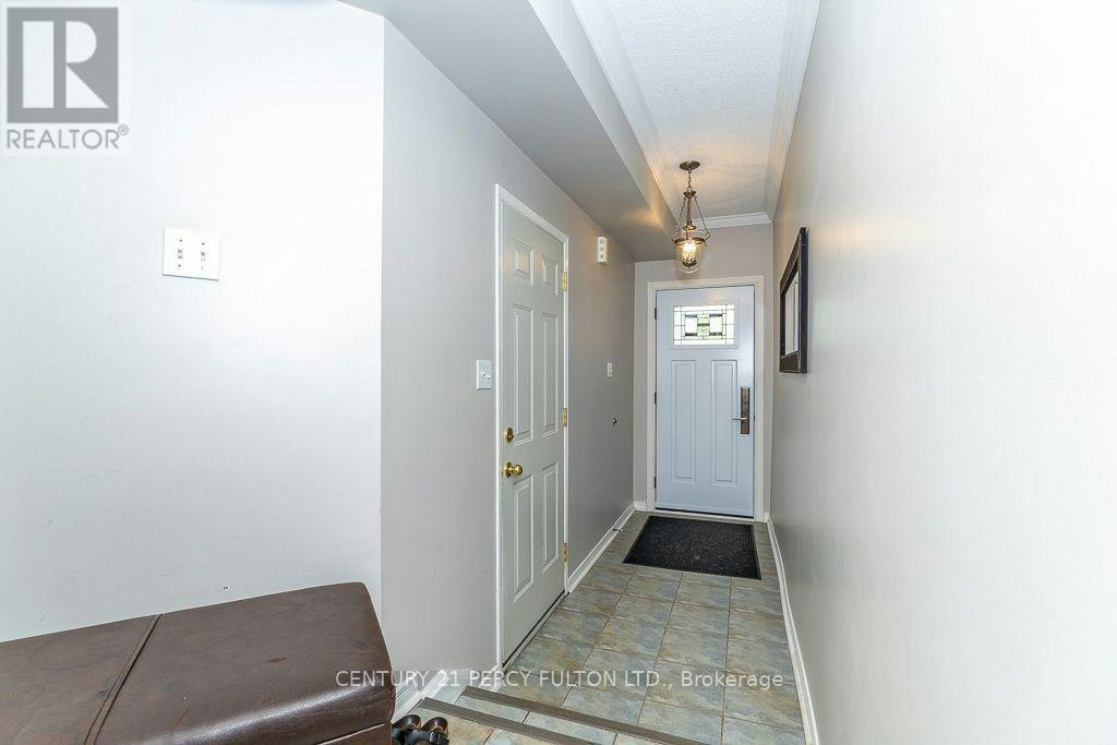 28 Rumi Crescent, Toronto, ON, M4A 2X6 - 5