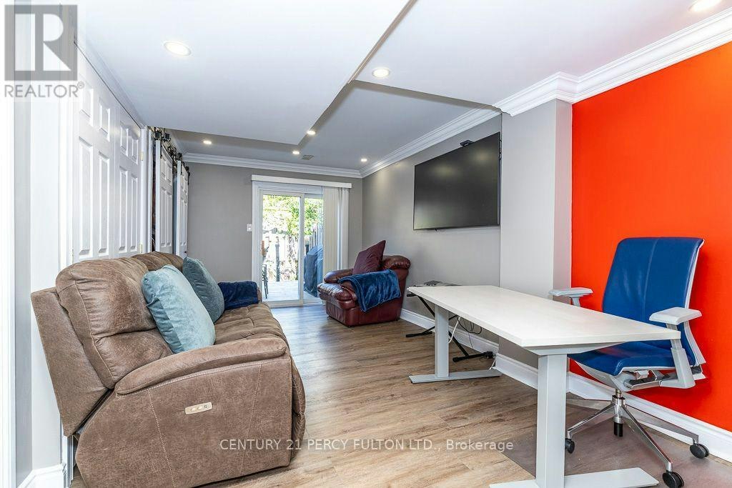 28 Rumi Crescent, Toronto, ON, M4A 2X6 - 7