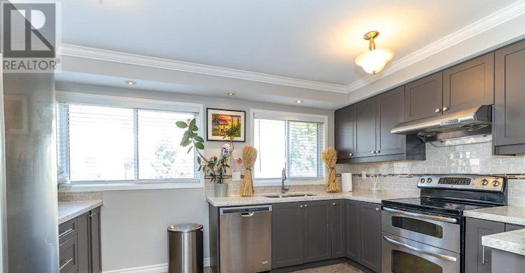 28 Rumi Crescent, Toronto, ON, M4A 2X6 - 14