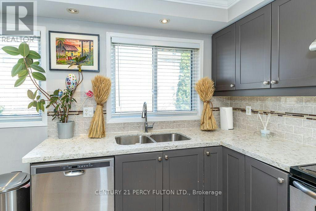 28 Rumi Crescent, Toronto, ON, M4A 2X6 - 17