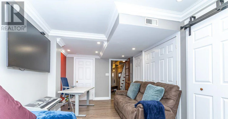 28 Rumi Crescent, Toronto, ON, M4A 2X6 - 8