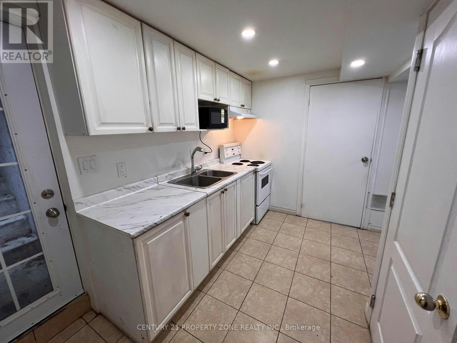 BASEMENT-6 Roehampton Crescent W, Brampton, ON, L6Y 2R4 2