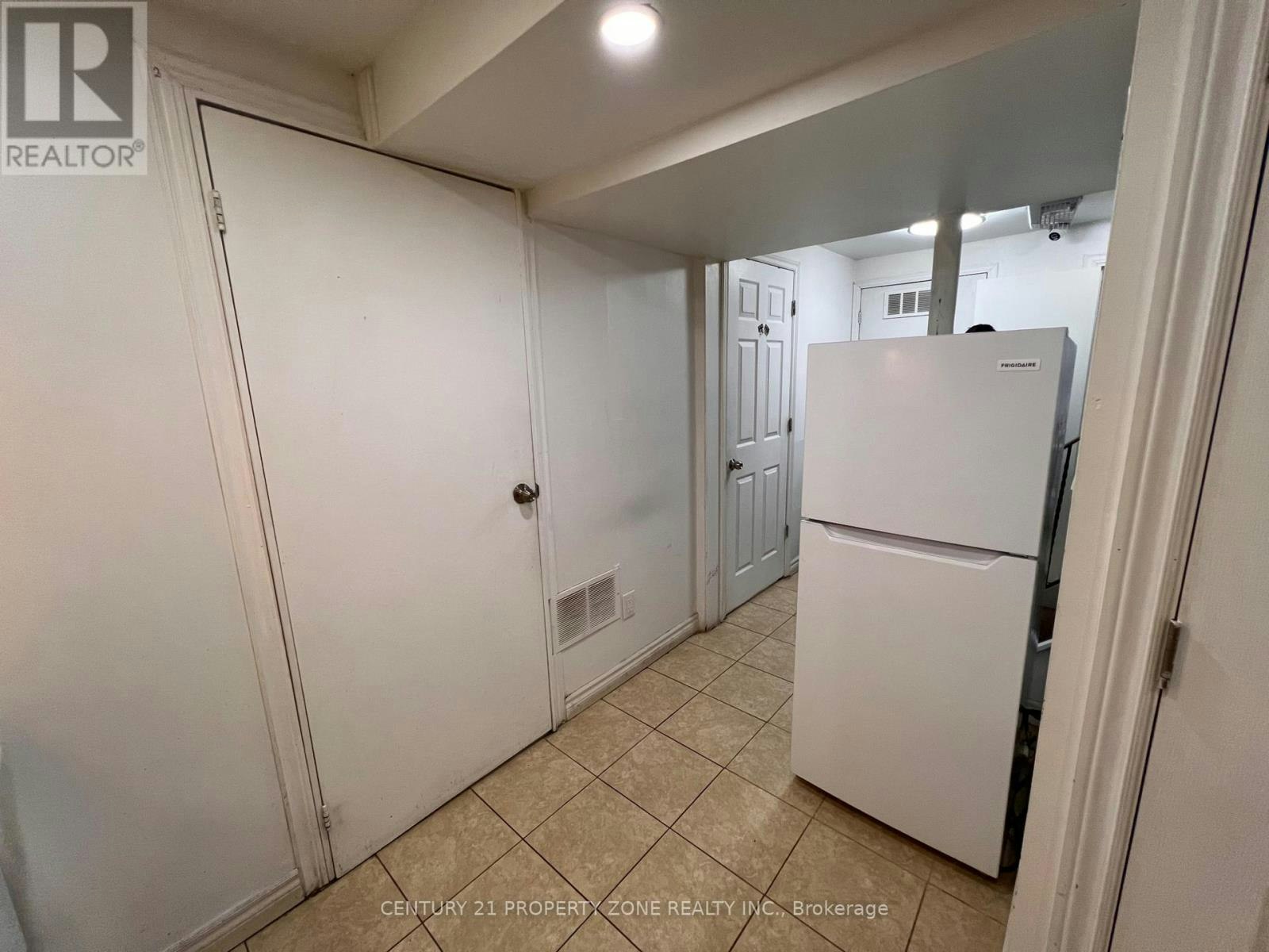 BASEMENT-6 Roehampton Crescent W, Brampton, ON, L6Y 2R4 3