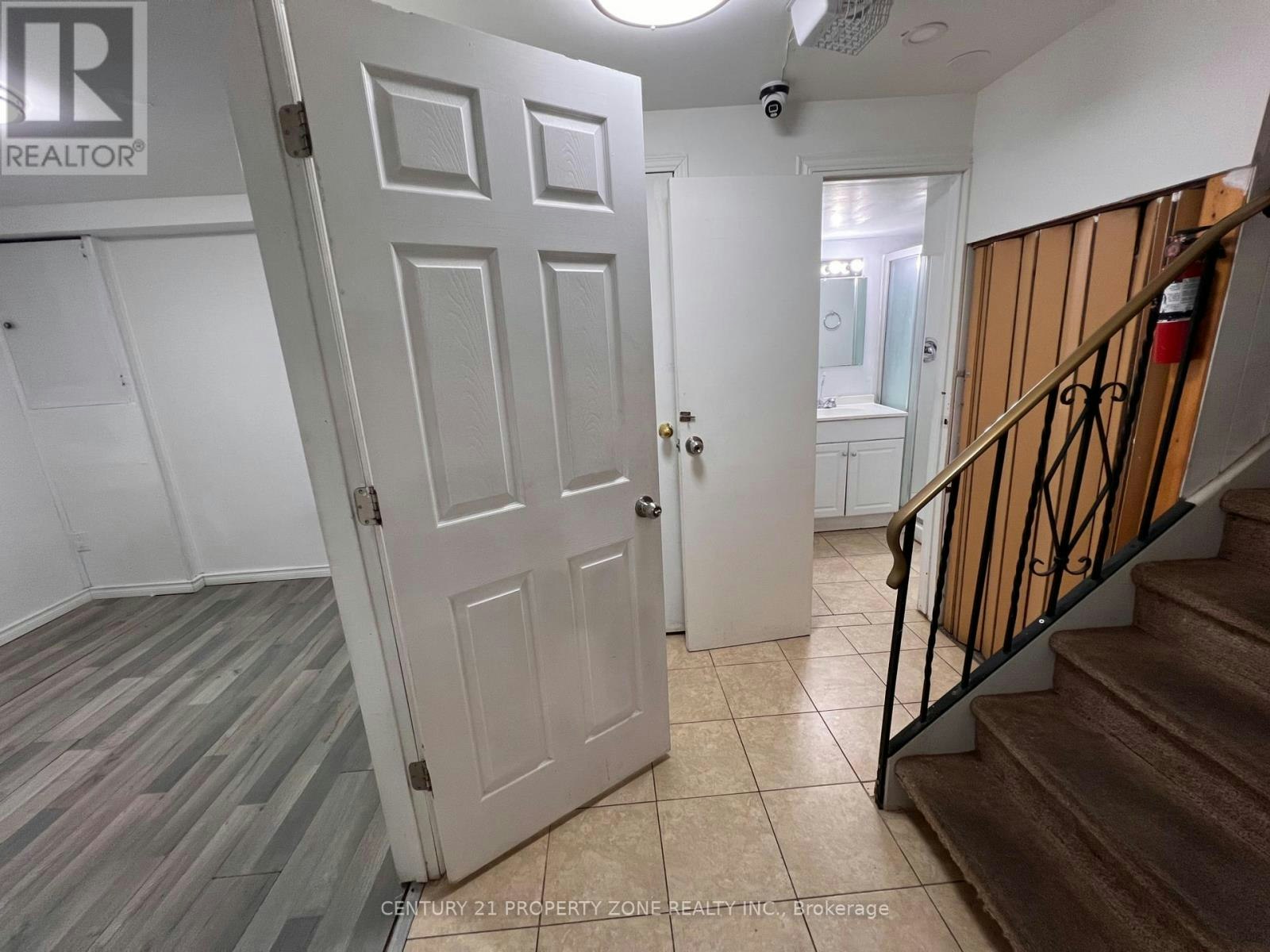 6 Roehampton Crescent W, Brampton, ON, L6Y 2R4 - 6