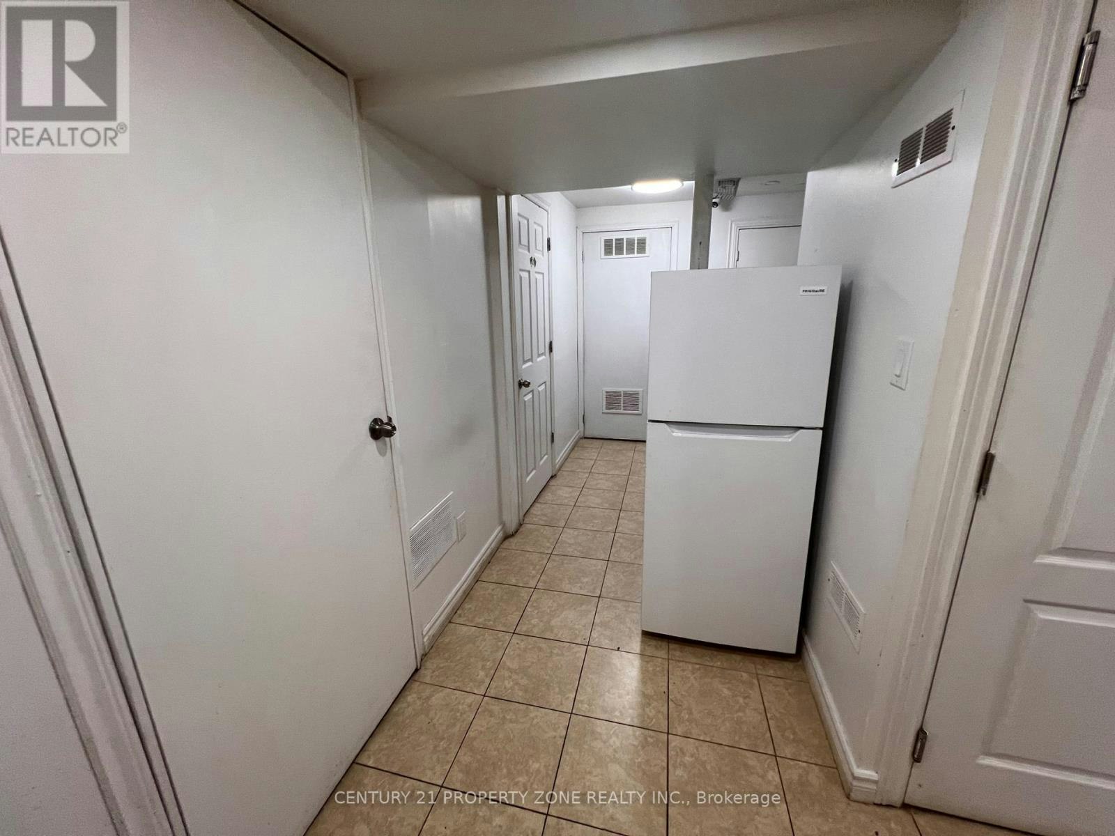 6 Roehampton Crescent W, Brampton, ON, L6Y 2R4 - 2