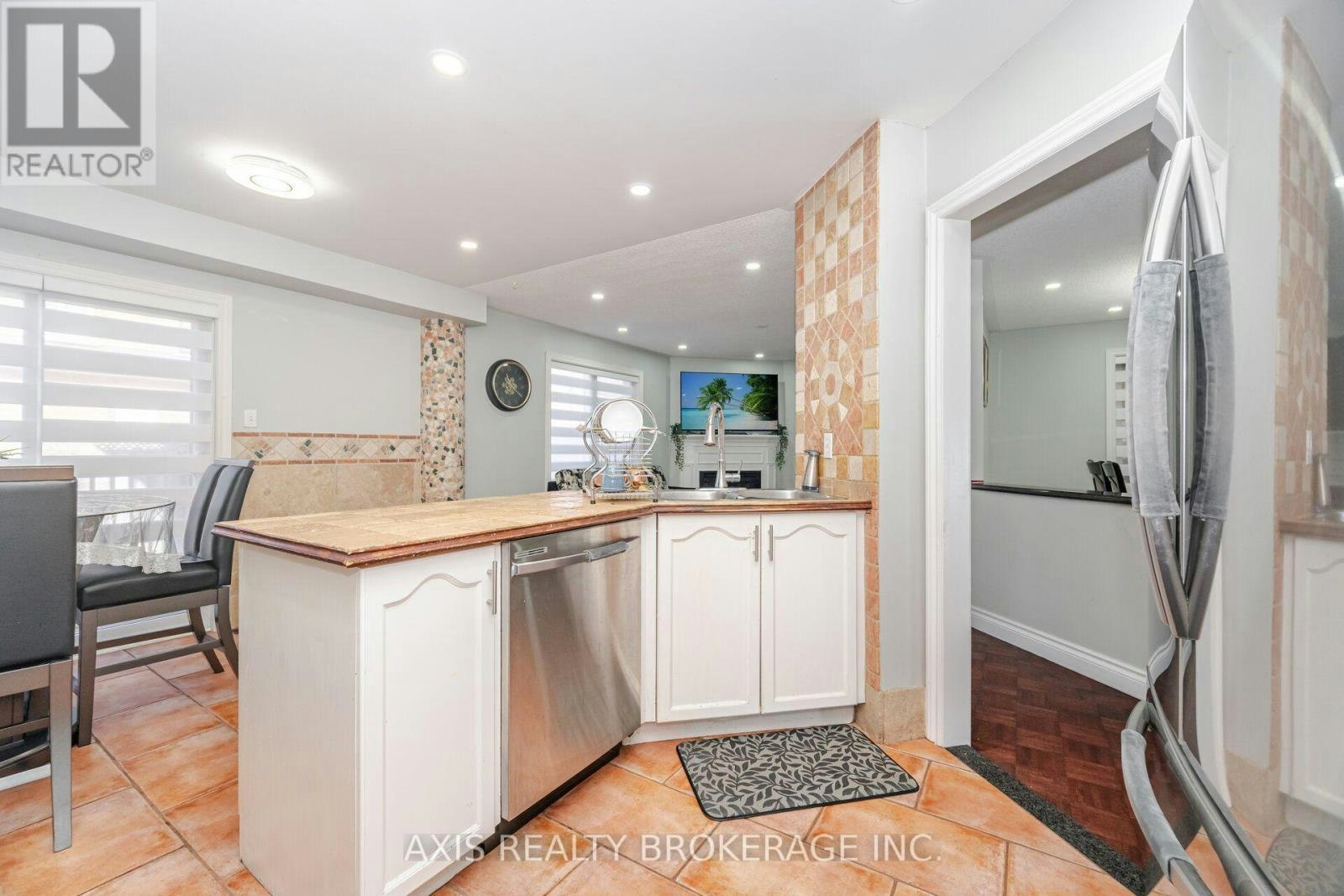 2 Queen Mary Drive, Brampton, ON, L7A 1X6 - 15