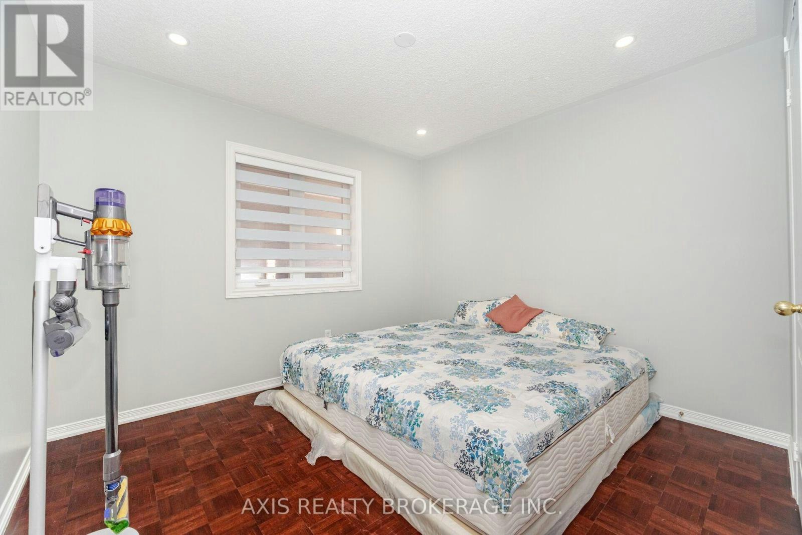 2 Queen Mary Drive, Brampton, ON, L7A 1X6 - 35